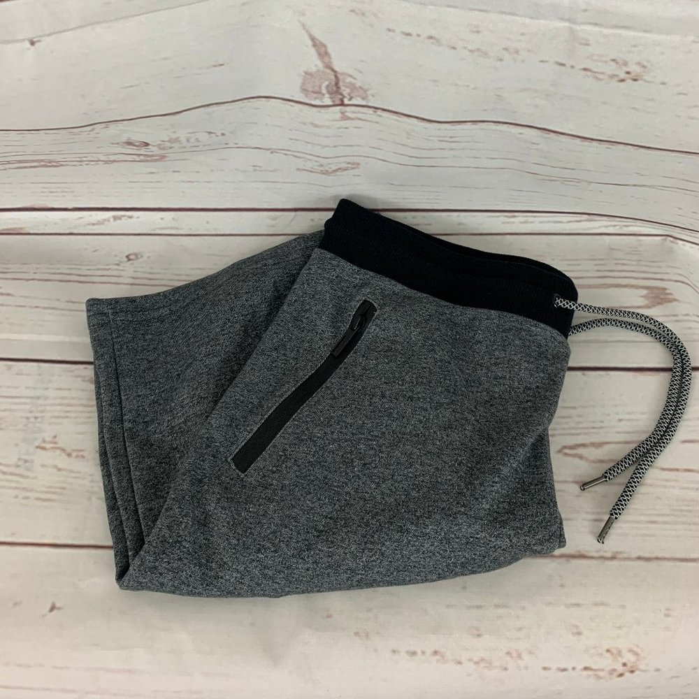 Verde Mens Medium Gray Shorts With Zipper Pockets